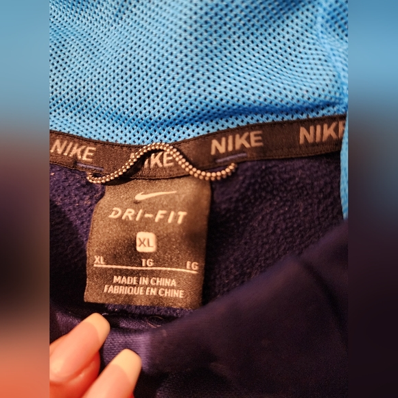 Nike sweater - Picture 2 of 2